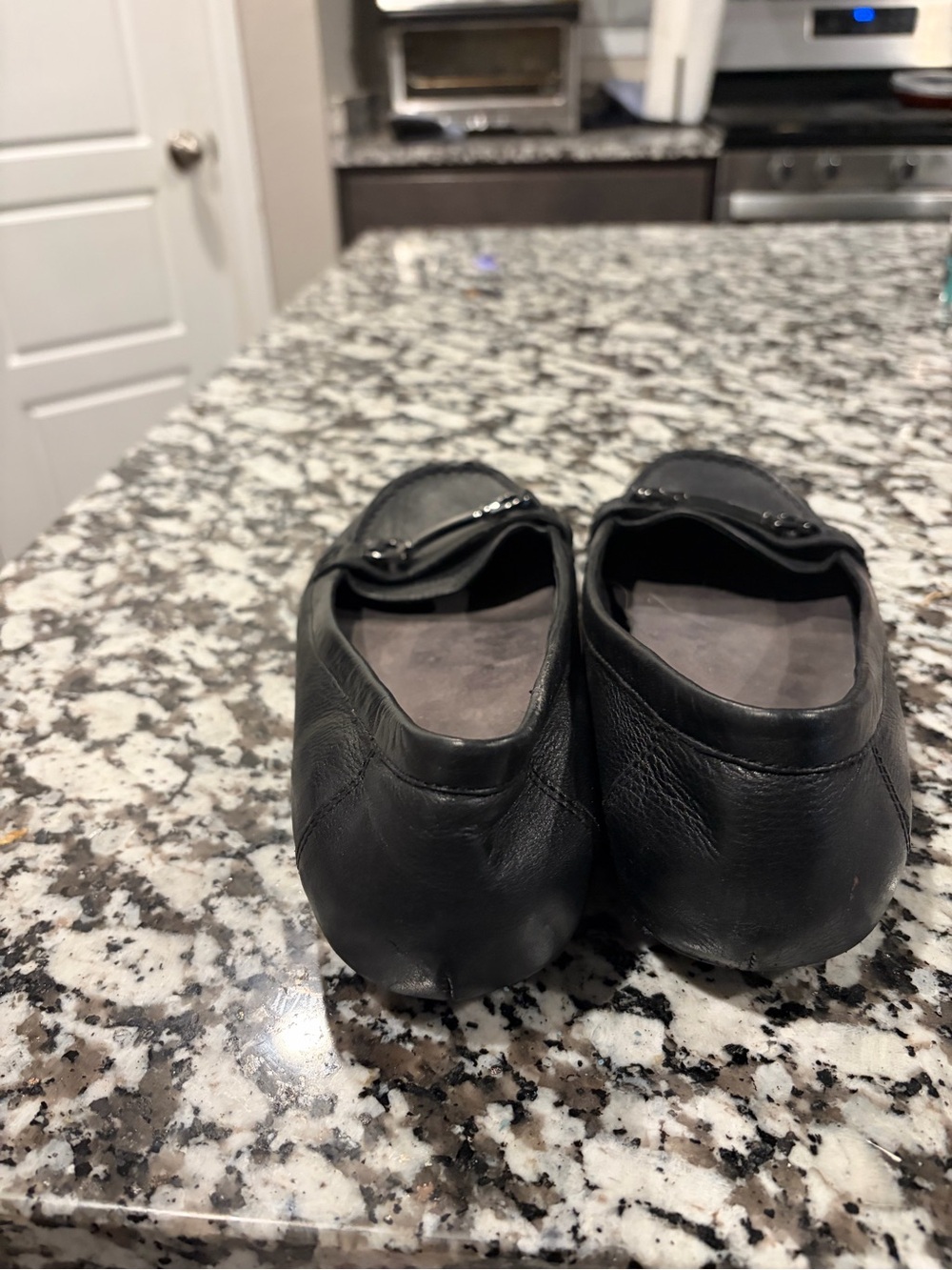 Vionic Black Leather Kenya Loafers - Picture 4 of 6
